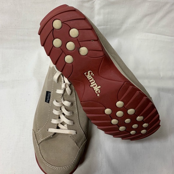 Simple Men’s shoes - Picture 2 of 3